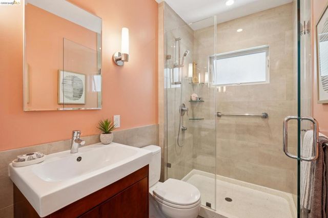 390 43rd, Oakland, CA 94609