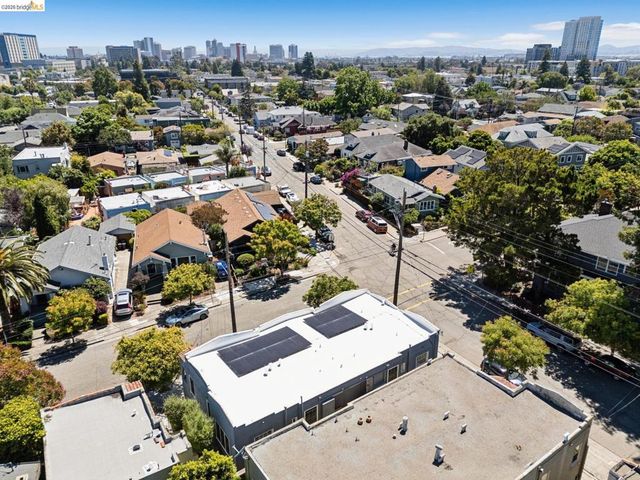 390 43rd, Oakland, CA 94609