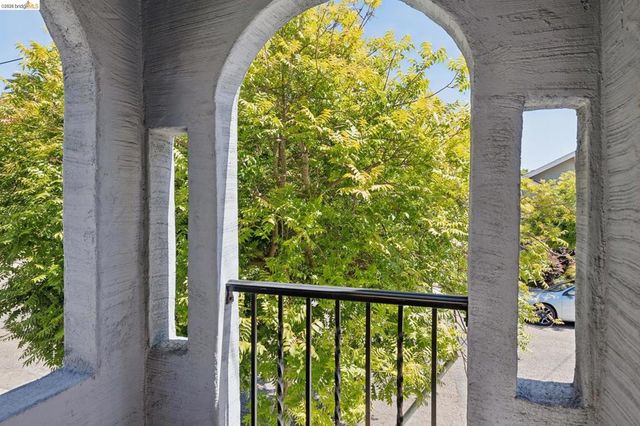 390 43rd, Oakland, CA 94609