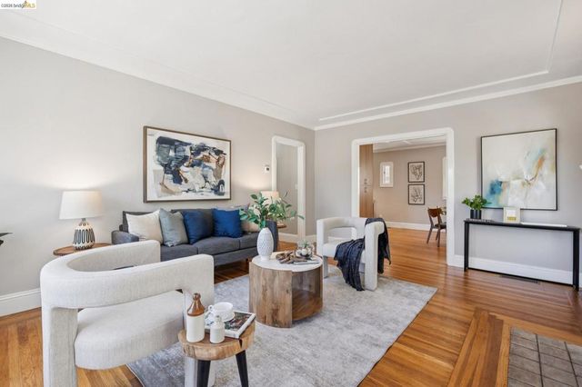 390 43rd, Oakland, CA 94609