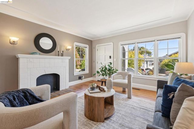 390 43rd, Oakland, CA 94609