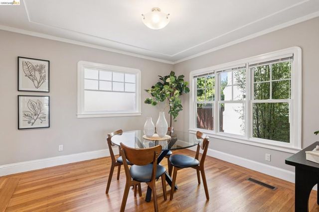 390 43rd, Oakland, CA 94609