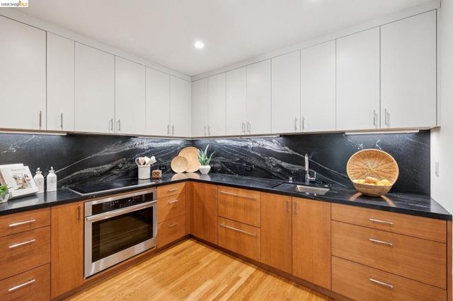 390 43rd, Oakland, CA 94609