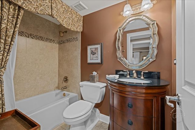 1103 N Mill Street 111, Naperville, IL 60563