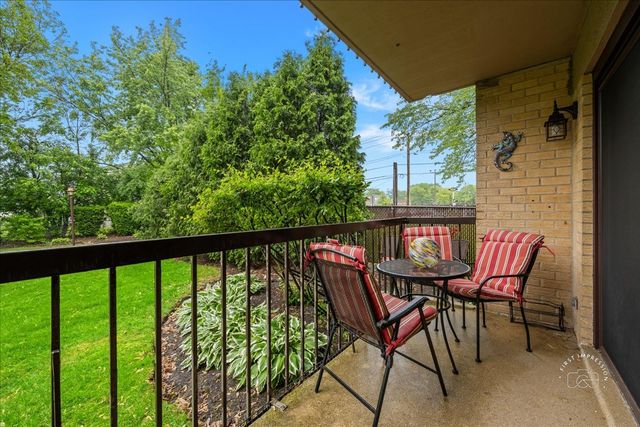 1103 N Mill Street 111, Naperville, IL 60563