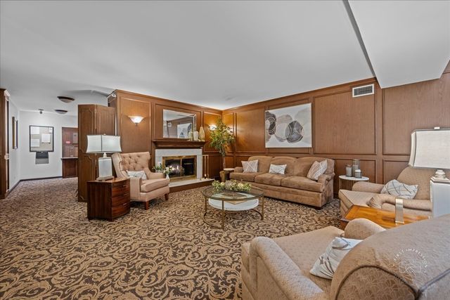 1103 N Mill Street 111, Naperville, IL 60563