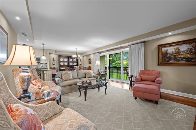 1103 N Mill Street 111, Naperville, IL 60563