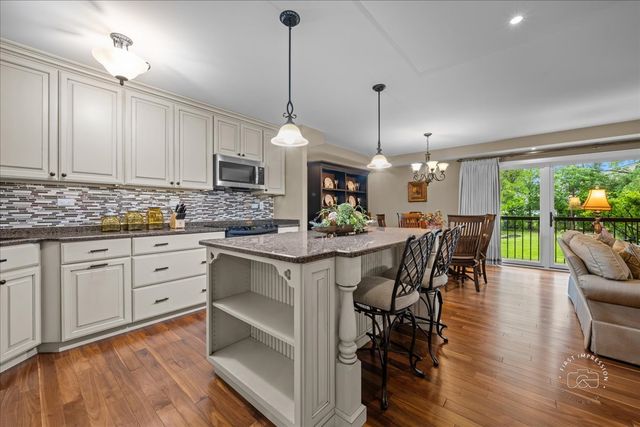 1103 N Mill Street 111, Naperville, IL 60563