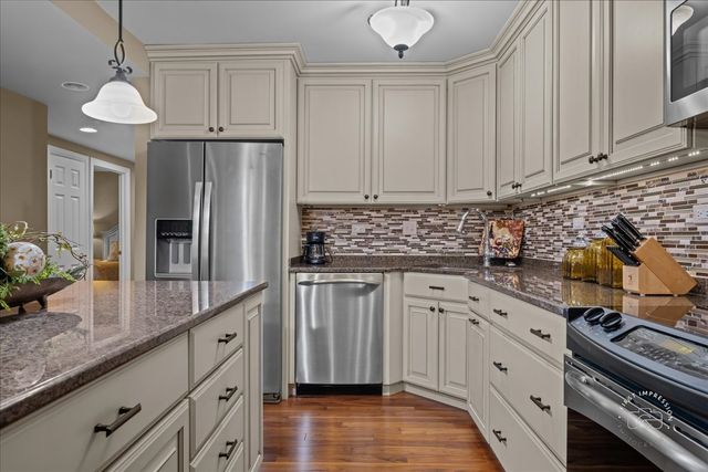 1103 N Mill Street 111, Naperville, IL 60563