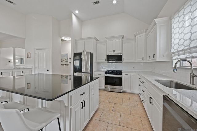 6182 Breeze Point Dr, Gonzales, LA 70737