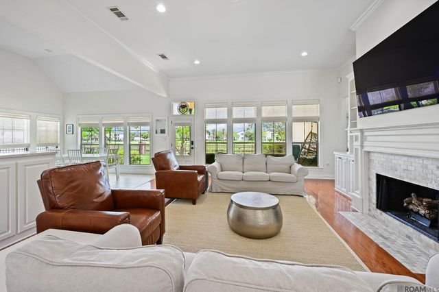 6182 Breeze Point Dr, Gonzales, LA 70737