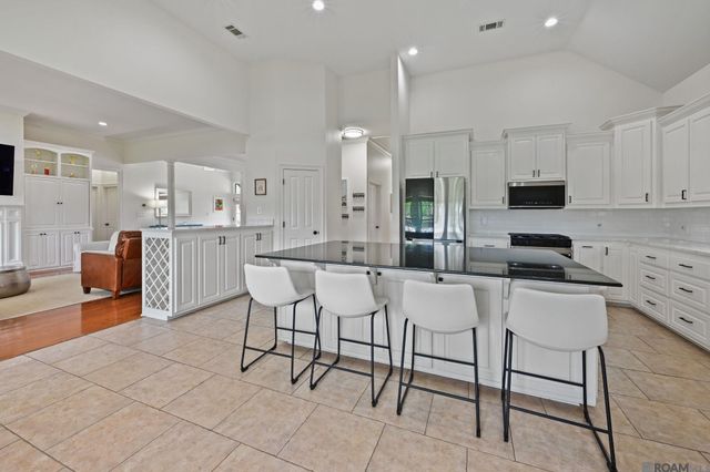 6182 Breeze Point Dr, Gonzales, LA 70737