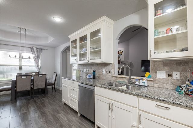 433 Snyders Bluff Drive, Fayetteville, AR 72704