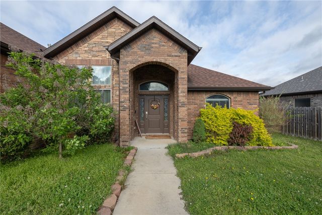 433 Snyders Bluff Drive, Fayetteville, AR 72704
