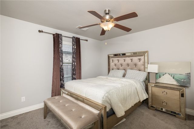 433 Snyders Bluff Drive, Fayetteville, AR 72704