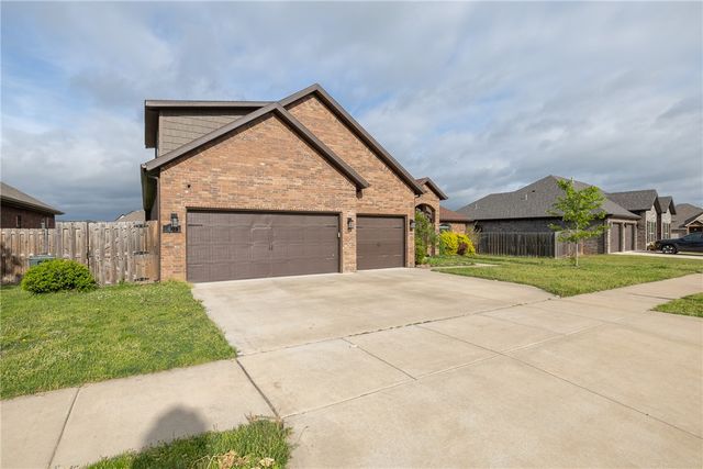 433 Snyders Bluff Drive, Fayetteville, AR 72704