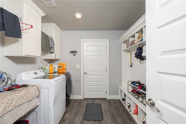 433 Snyders Bluff Drive, Fayetteville, AR 72704