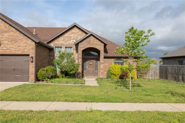 433 Snyders Bluff Drive, Fayetteville, AR 72704