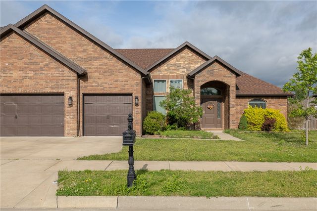 433 Snyders Bluff Drive, Fayetteville, AR 72704