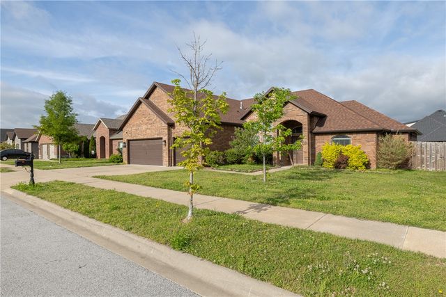 433 Snyders Bluff Drive, Fayetteville, AR 72704