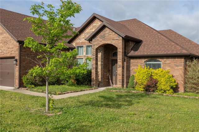 433 Snyders Bluff Drive, Fayetteville, AR 72704