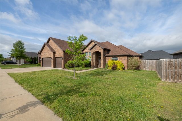 433 Snyders Bluff Drive, Fayetteville, AR 72704