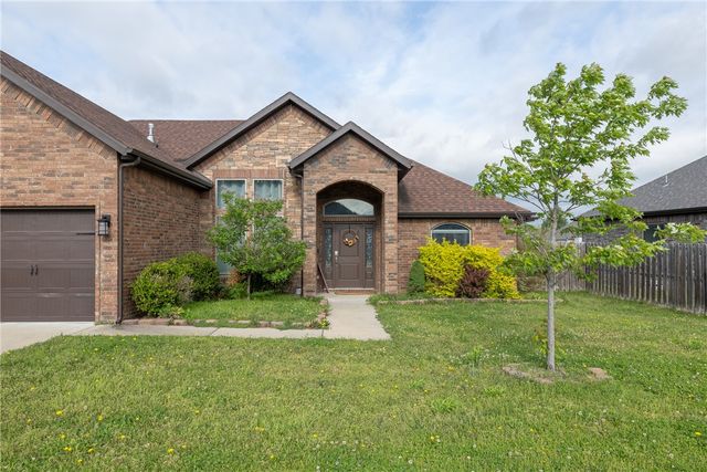 433 Snyders Bluff Drive, Fayetteville, AR 72704
