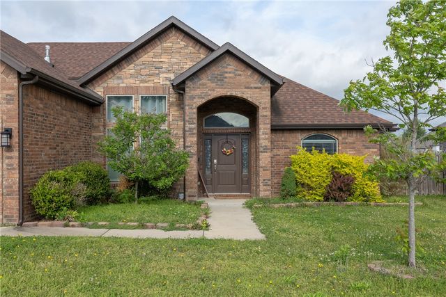 433 Snyders Bluff Drive, Fayetteville, AR 72704