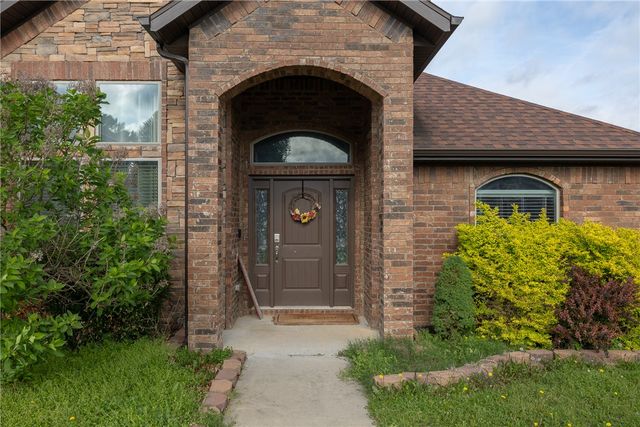 433 Snyders Bluff Drive, Fayetteville, AR 72704
