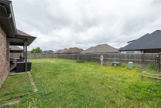 433 Snyders Bluff Drive, Fayetteville, AR 72704