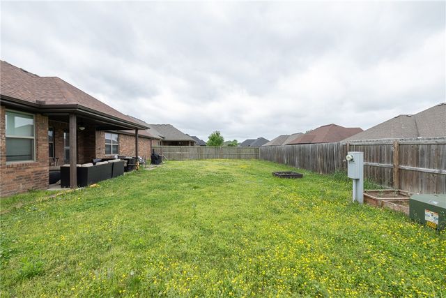 433 Snyders Bluff Drive, Fayetteville, AR 72704