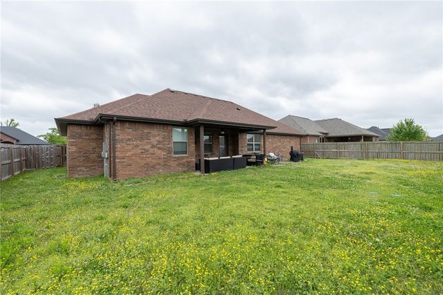 433 Snyders Bluff Drive, Fayetteville, AR 72704