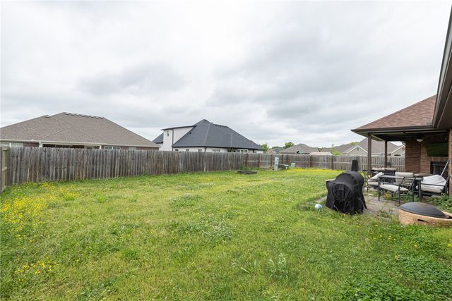 433 Snyders Bluff Drive, Fayetteville, AR 72704
