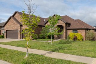433 Snyders Bluff Drive, Fayetteville, AR 72704
