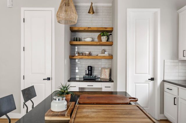 704 W 8th Street, Houston, TX 77007