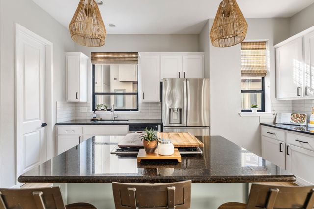 704 W 8th Street, Houston, TX 77007