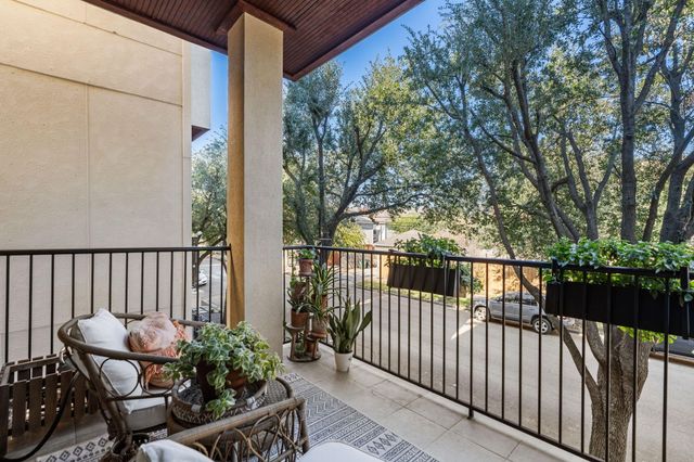 704 W 8th Street, Houston, TX 77007