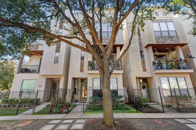 704 W 8th Street, Houston, TX 77007