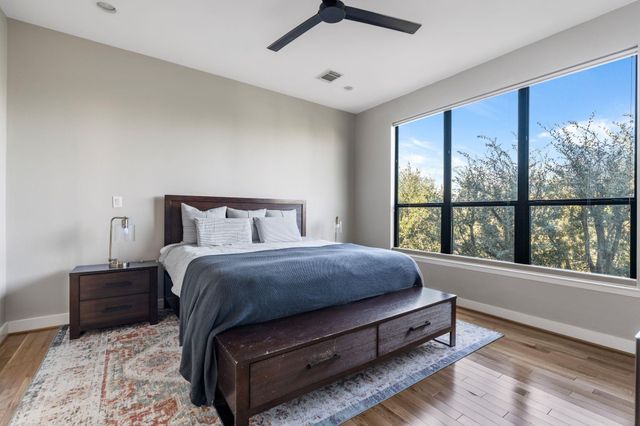 704 W 8th Street, Houston, TX 77007