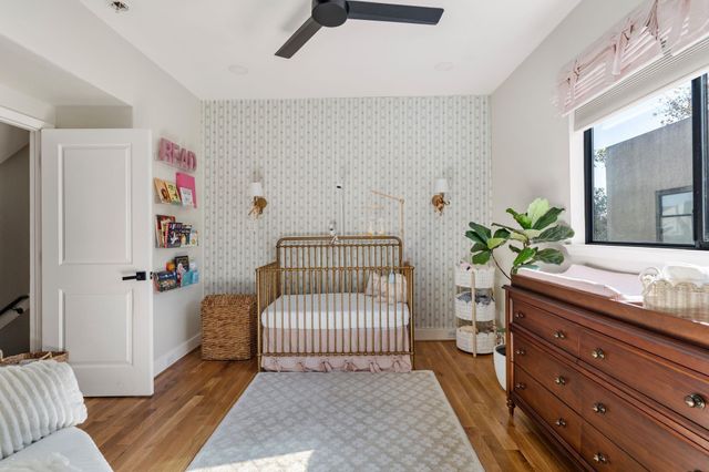 704 W 8th Street, Houston, TX 77007