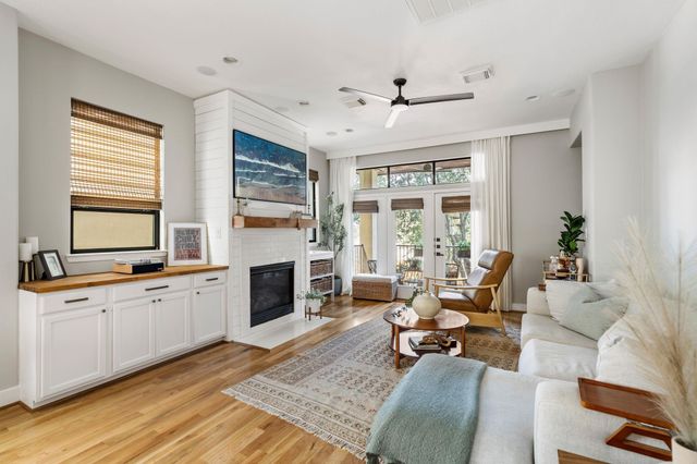 704 W 8th Street, Houston, TX 77007