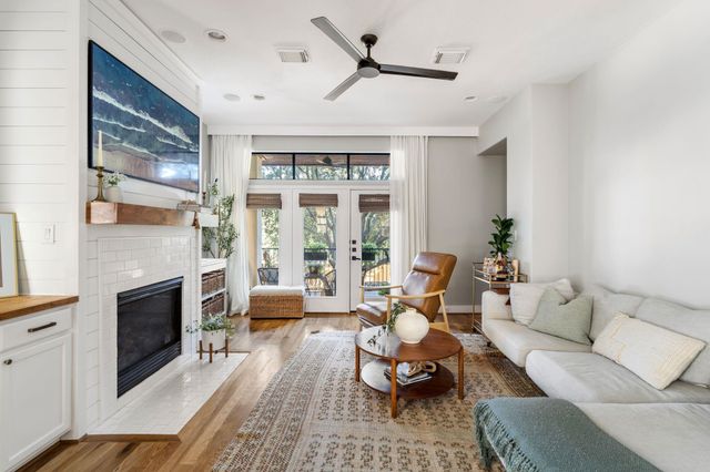 704 W 8th Street, Houston, TX 77007