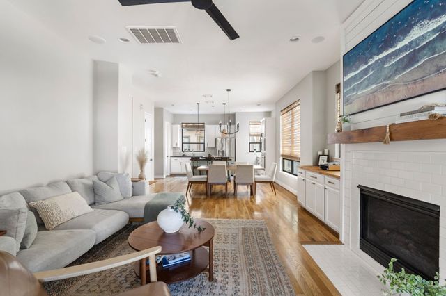 704 W 8th Street, Houston, TX 77007