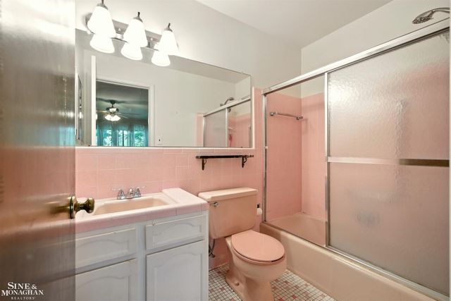 20923 Wildwood Drive 226, Harper Woods, MI 48225