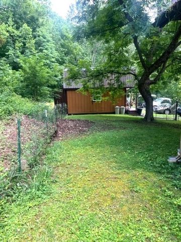 550 Apple Orchard Rd, Huntington, WV 25702