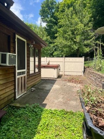 550 Apple Orchard Rd, Huntington, WV 25702