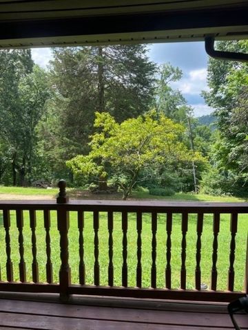 550 Apple Orchard Rd, Huntington, WV 25702