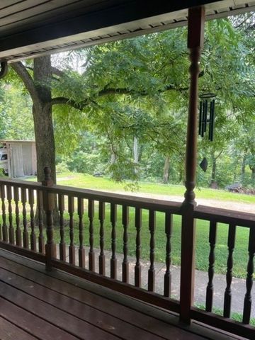 550 Apple Orchard Rd, Huntington, WV 25702