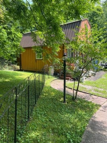 550 Apple Orchard Rd, Huntington, WV 25702