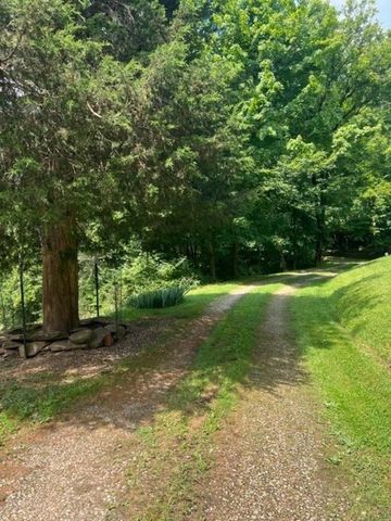 550 Apple Orchard Rd, Huntington, WV 25702
